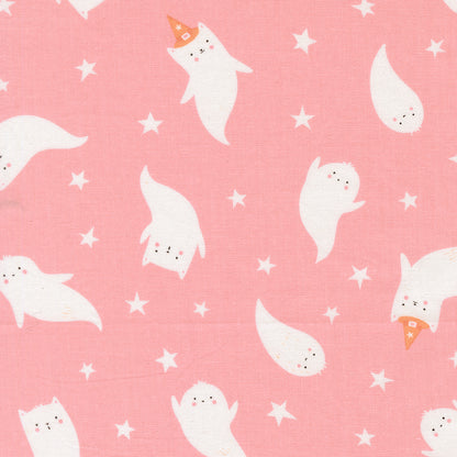 Dettaglio grafica tessuto cotone americano sfondo rosa Moda Fabrics Purrs And Boos con stampe di dolci fantasmini di Halloween.
