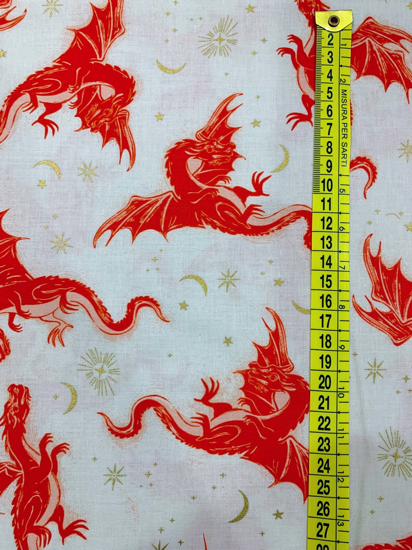 Cotone Americano Fireglow Dark Ruby Etched Dragons Metallic - Draghi Volanti Rossi