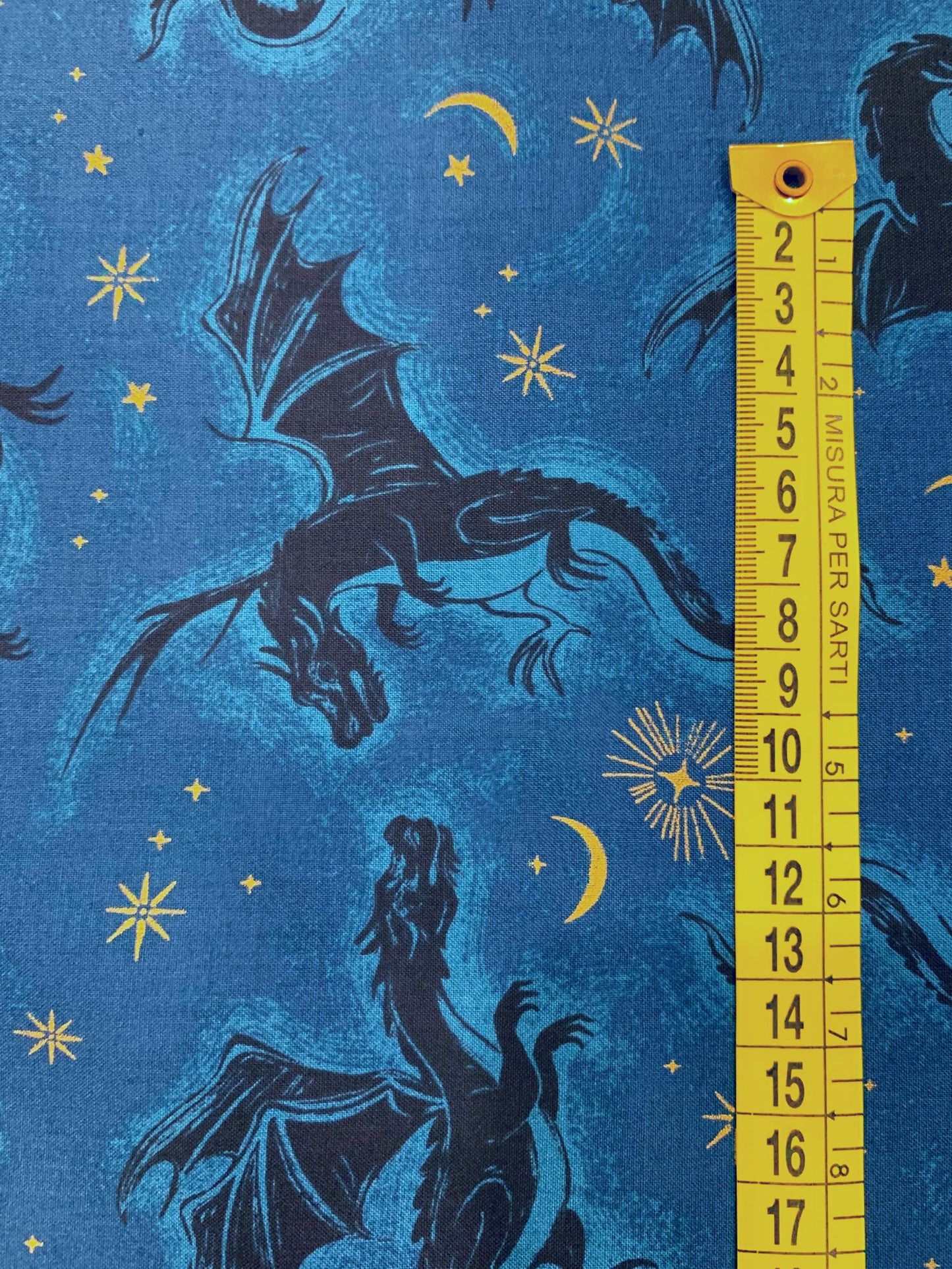 dettaglio-grandezza-drago-cotone-americano-fireglow-galaxy-etched-dragons-metallic-draghi-volanti-scuri