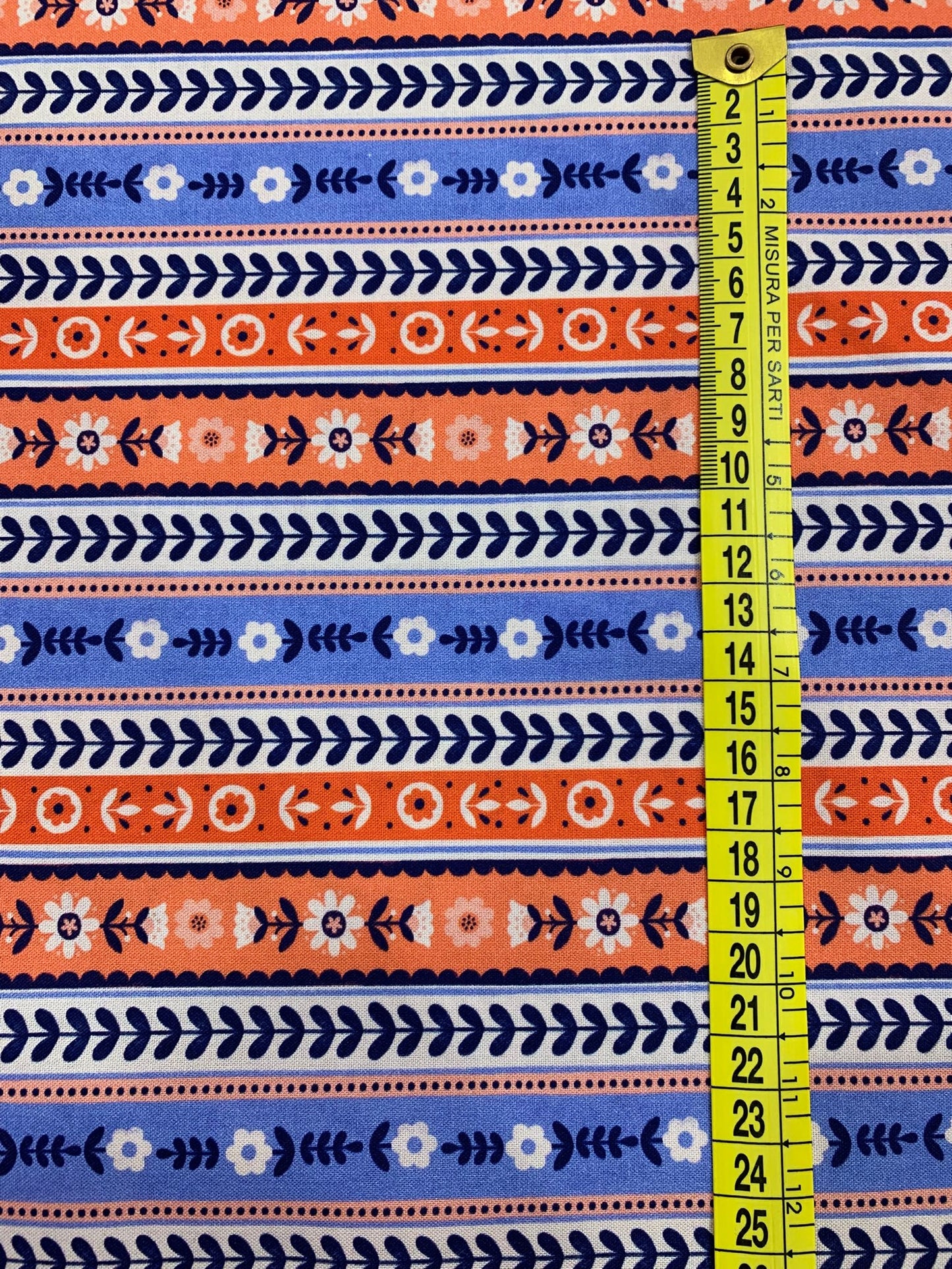 dettaglio-grandezza-stampa-cotone-americano-folky-chicken-cobalt-ribbon-stripe-righe-nordiche