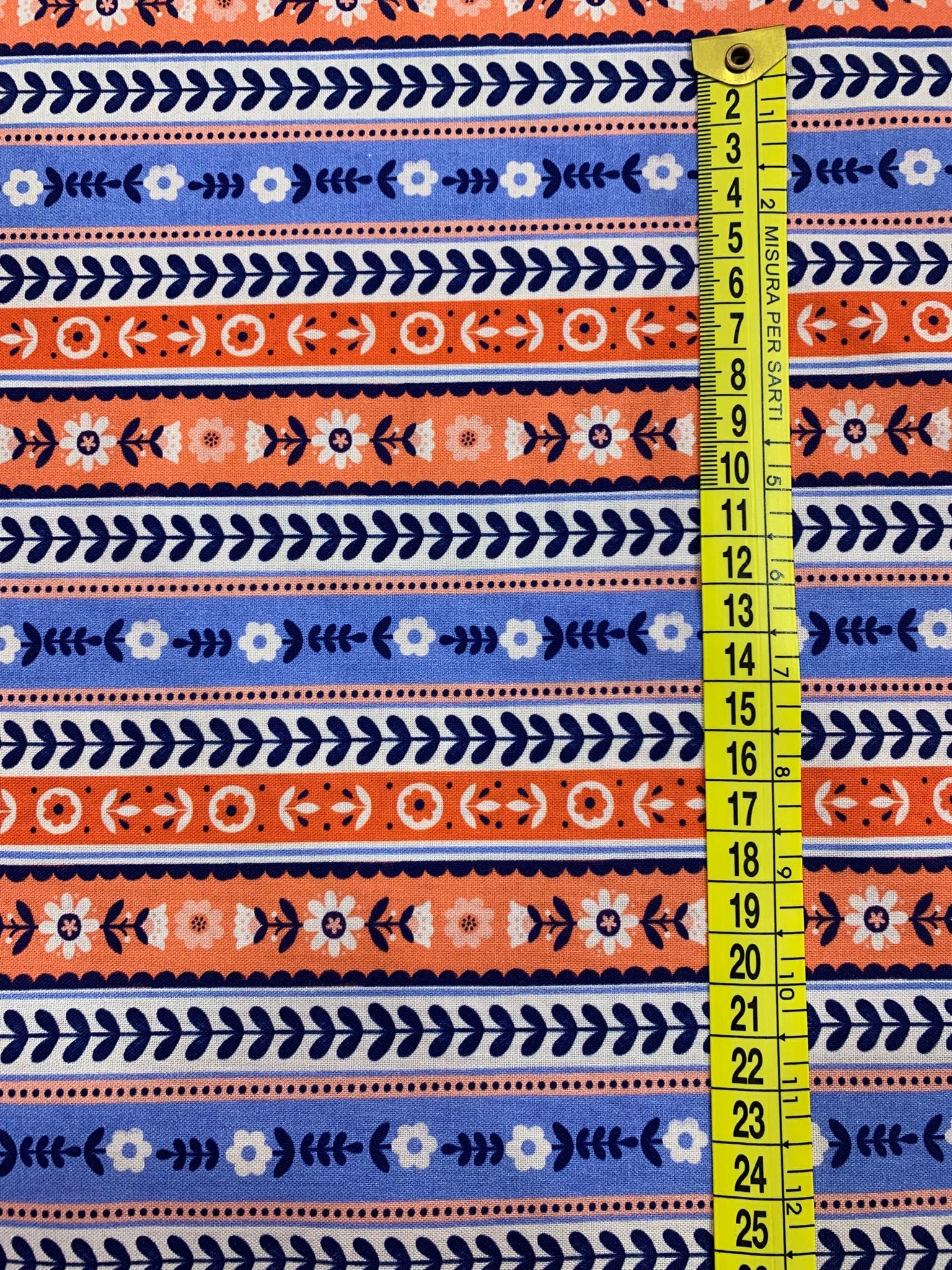 dettaglio-grandezza-stampa-cotone-americano-folky-chicken-cobalt-ribbon-stripe-righe-nordiche