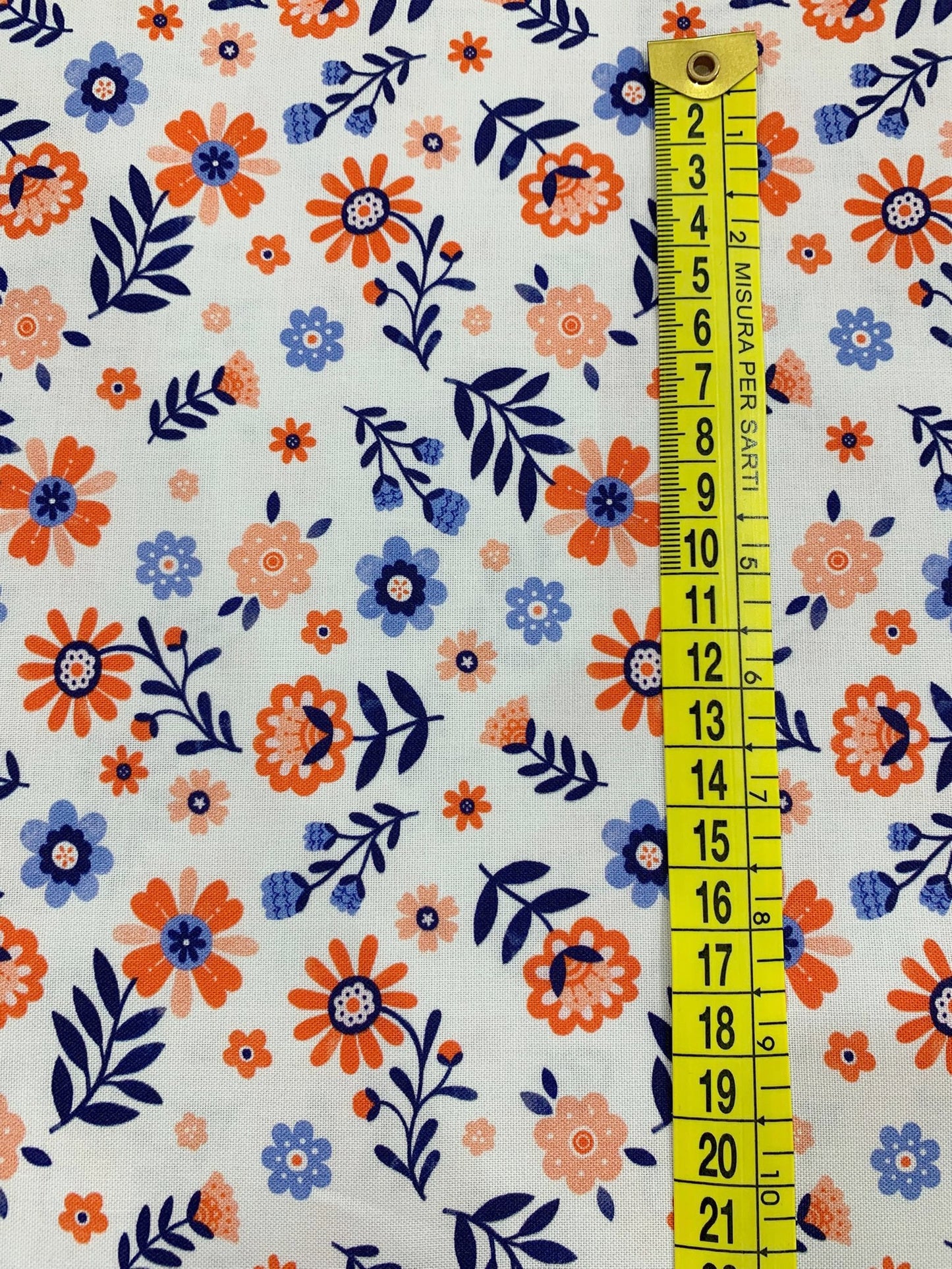dettaglio-grandezza-stampa-cotone-americano-folky-chicken-ivory-folky-floral-fiori-folk-nordici
