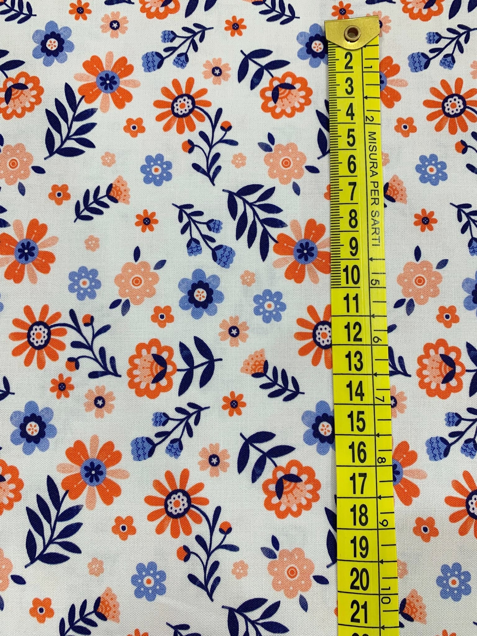 dettaglio-grandezza-stampa-cotone-americano-folky-chicken-ivory-folky-floral-fiori-folk-nordici