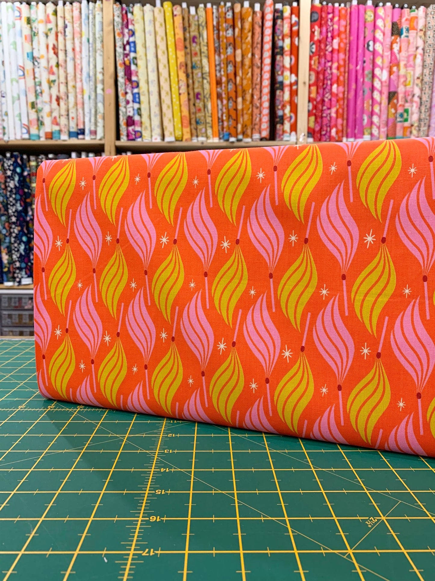 Trinketry Novelty Flame Retro Goldfish