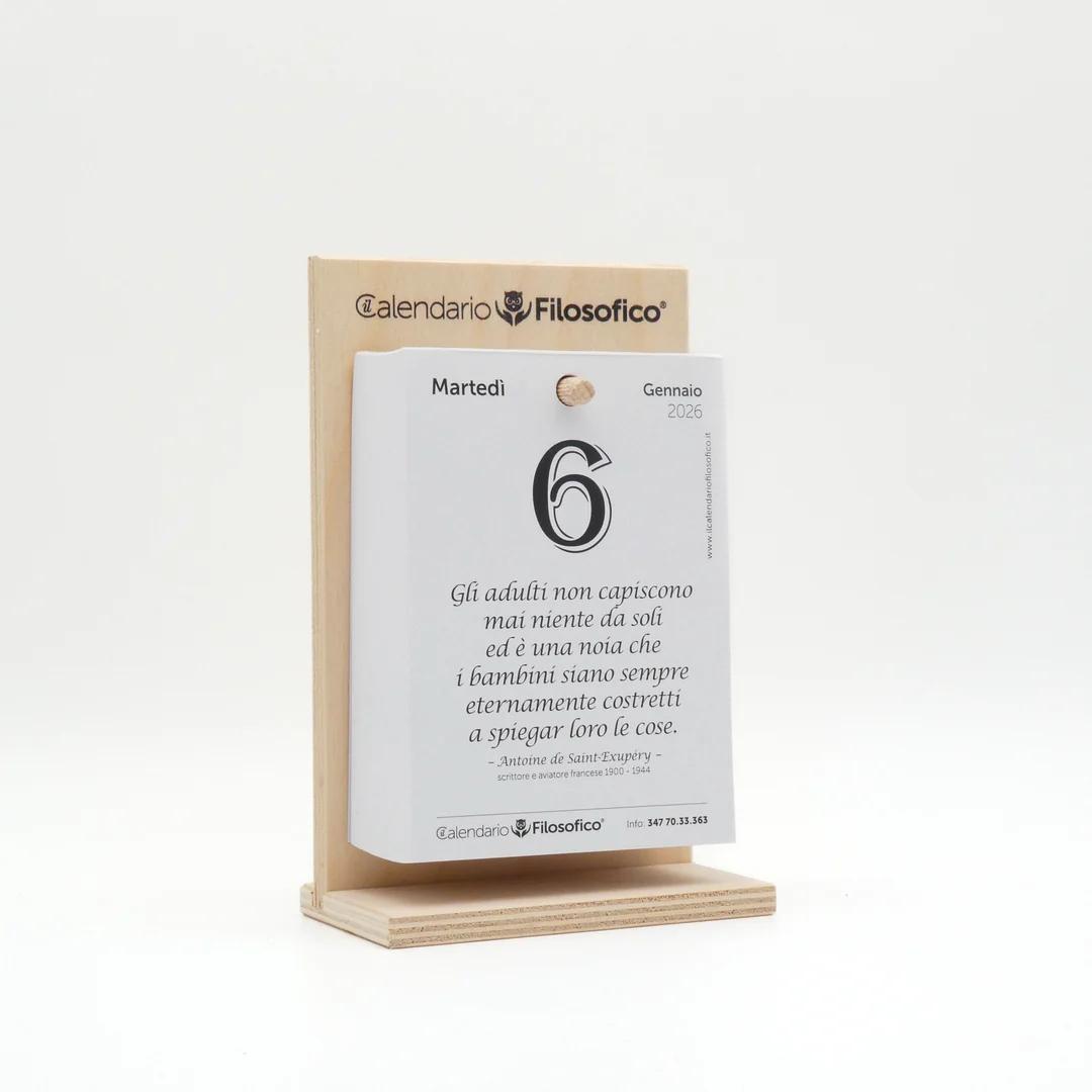 Il Calendario Filosofico 2026 - Formato A6 con supporto in legno