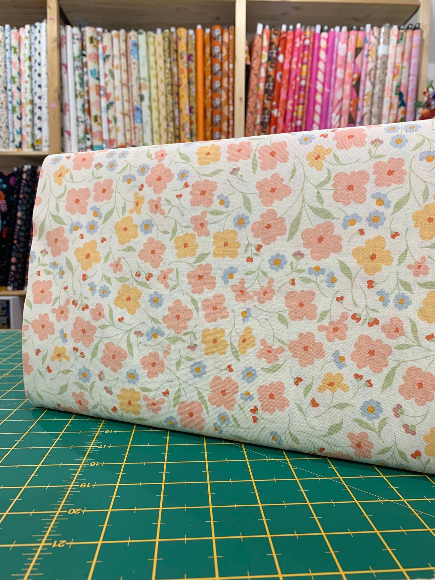 Cotone Americano Cottage Charm Wallpaper Florals