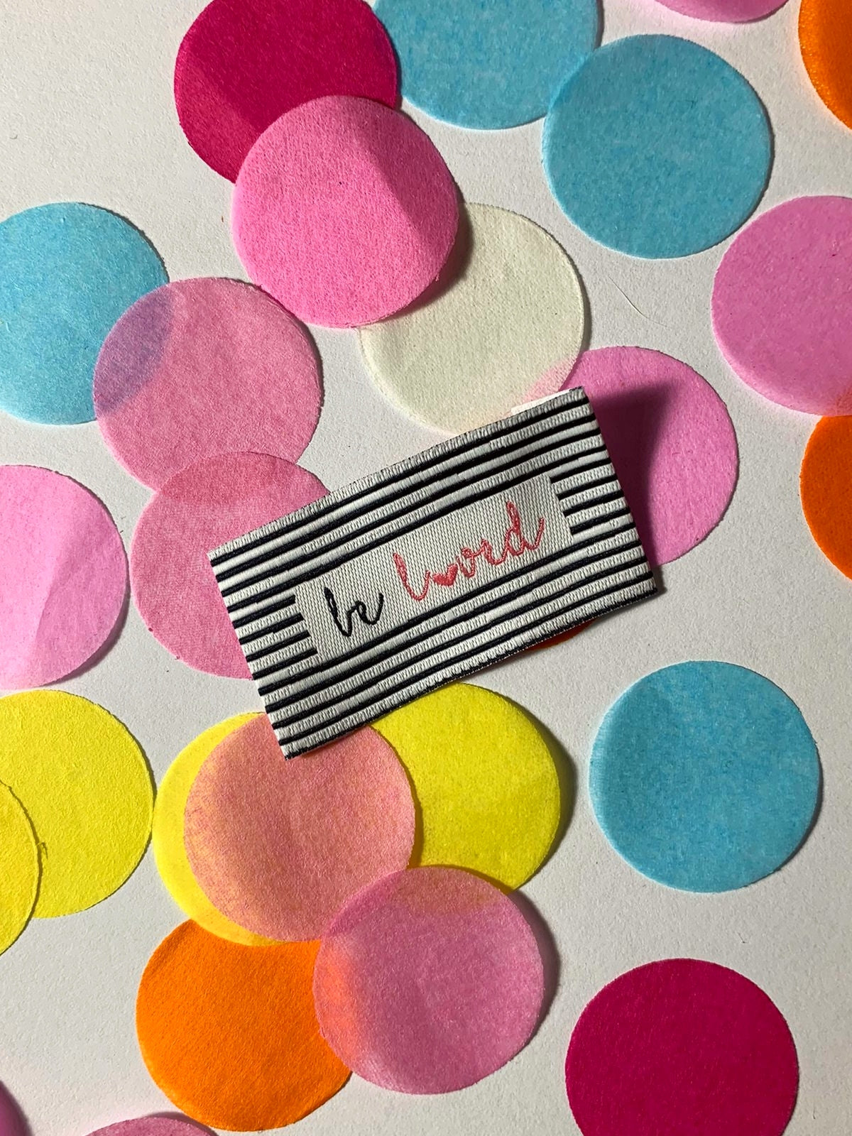 Etichetta ricamata Be Loved