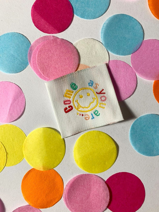 Etichetta ricamata Come As You Are