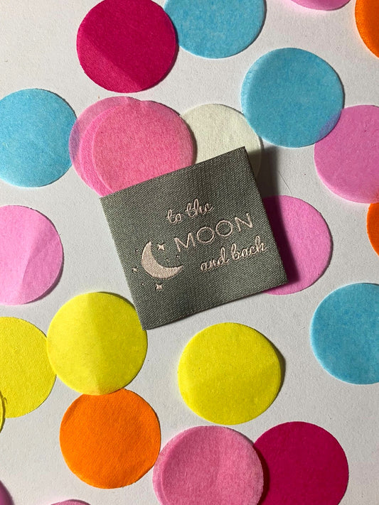 Etichetta ricamata To The Moon And Back
