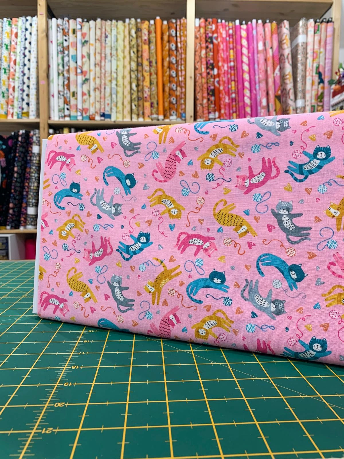 Cotone Americano Playful Cats Pink