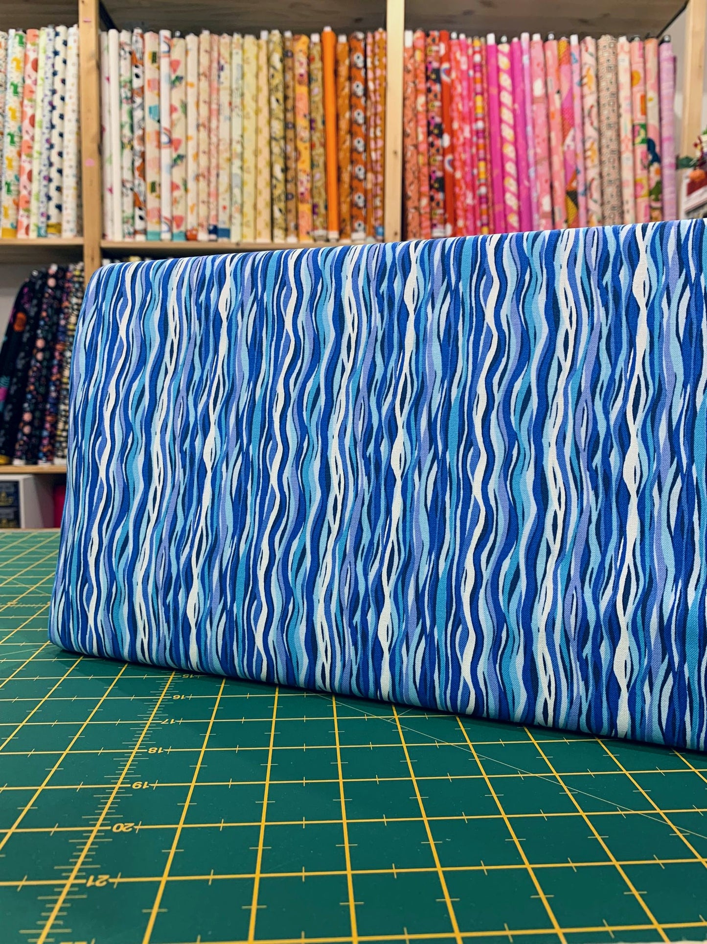 Cotone Americano Deep Blue Sea Waves Stripes